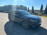 Volkswagen Tiguan Allspace 2.0 TDI DSG 4M. R-Line Standhzg. - Volkswagen Tiguan Allspace