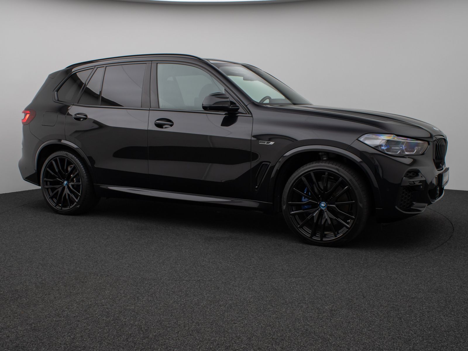 Fahrzeugabbildung BMW X5 xD45e M Sport Panorama Laser 360°HUD DAB HiFi