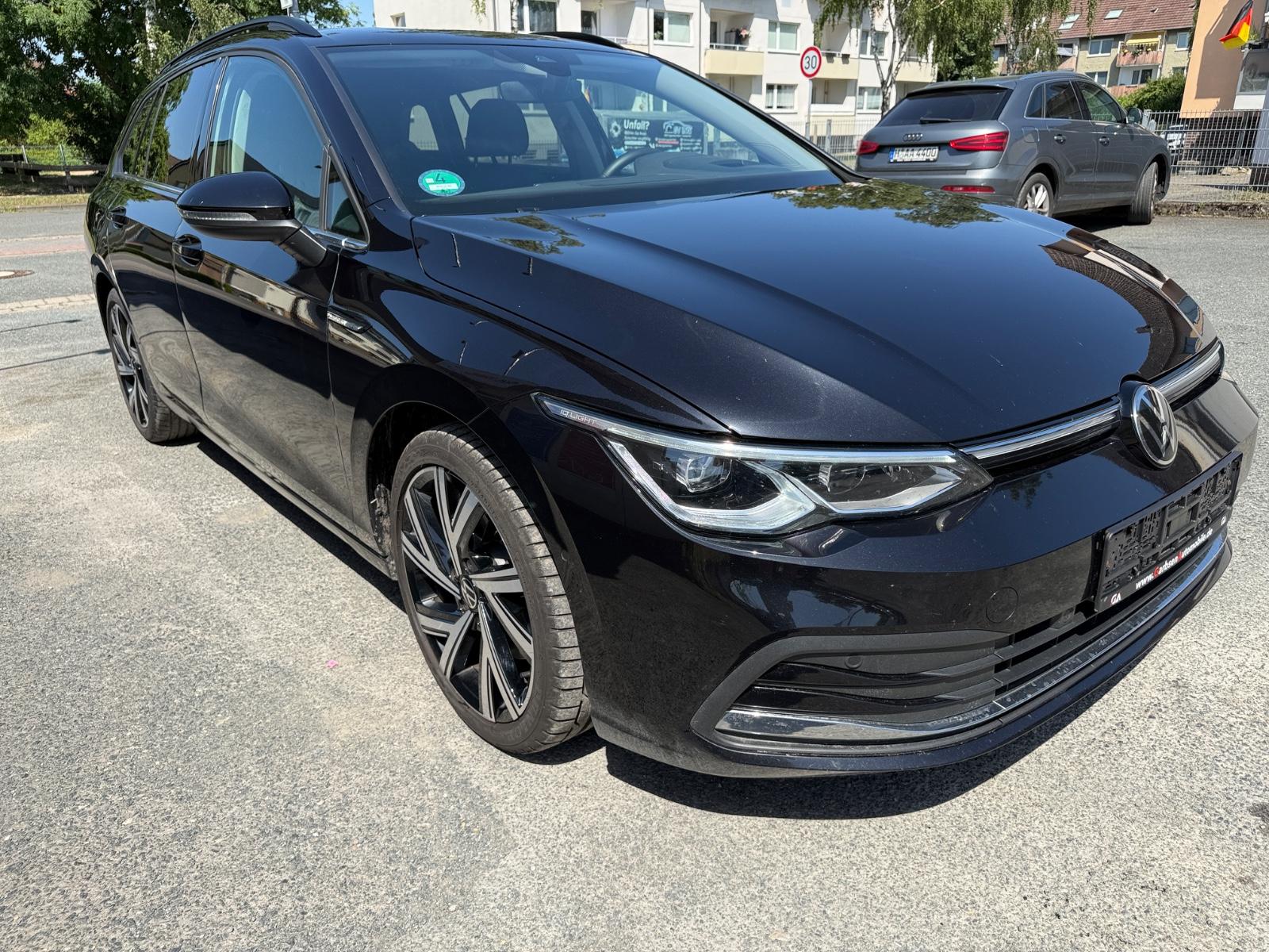 Volkswagen Golf VIII 2.0 TDI Variant Style +KAMERA+HuD+LED