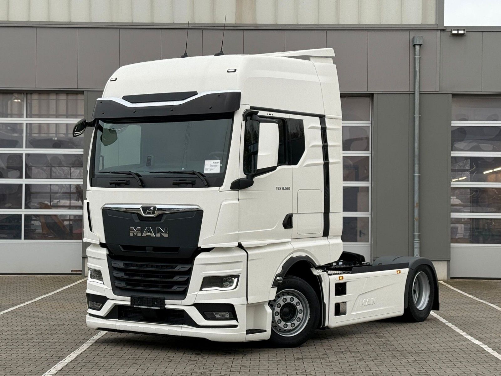 Fahrzeugabbildung MAN TGX 18.520 LL SU D30 Retarder PTO & Hubsattel*