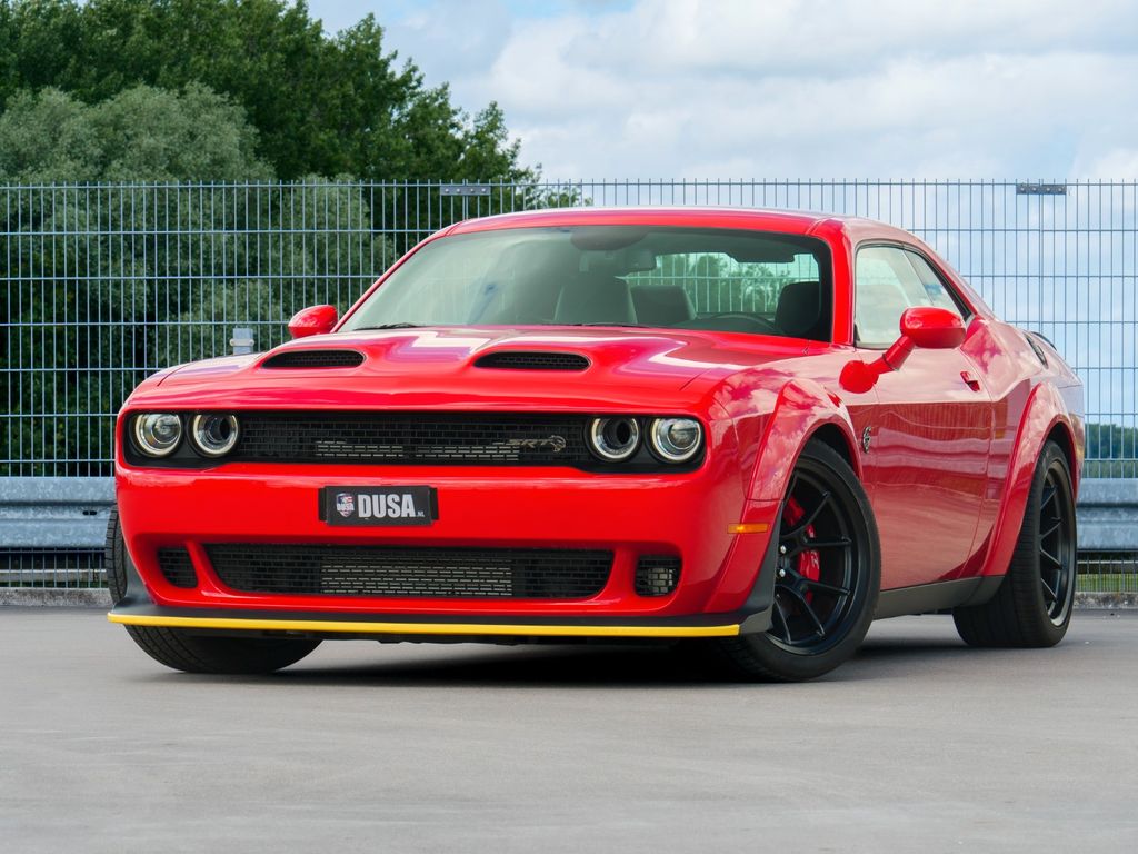 Dodge Challenger — hlavná fotografia