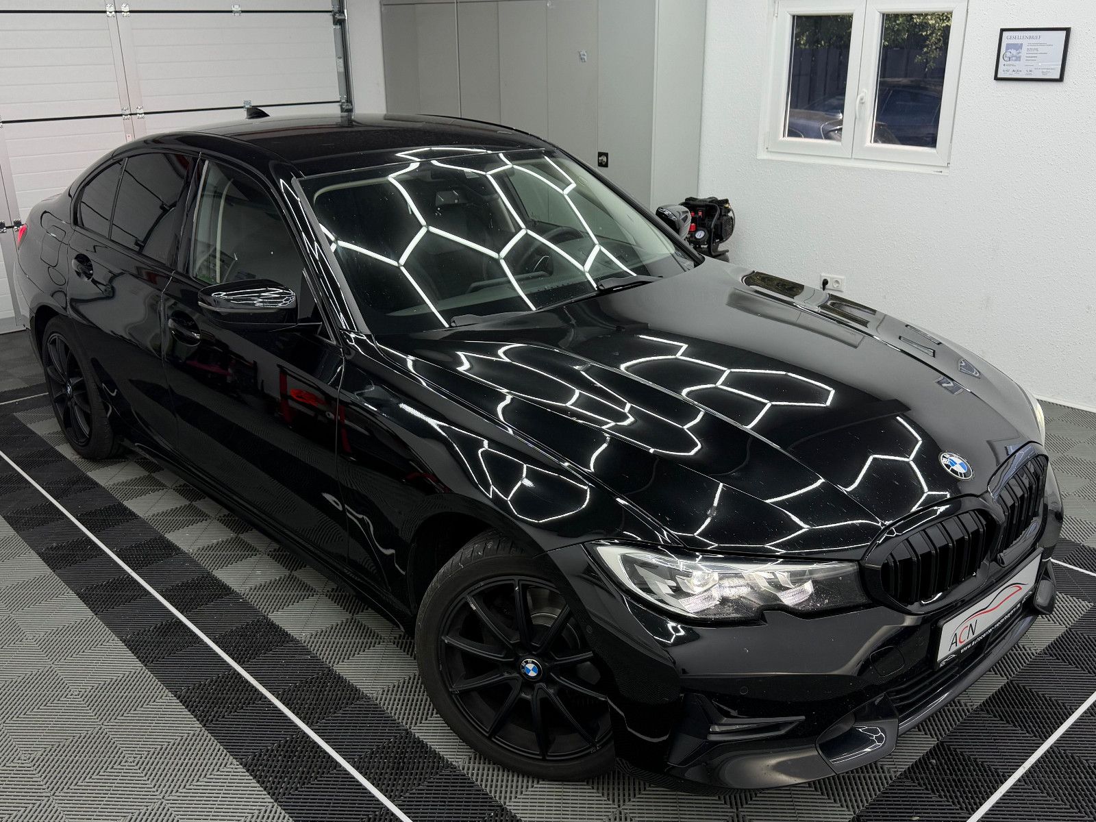 Fahrzeugabbildung BMW 320 d Lim. Sport Line/LED/LIVE COCKPIT/H&K/HuD