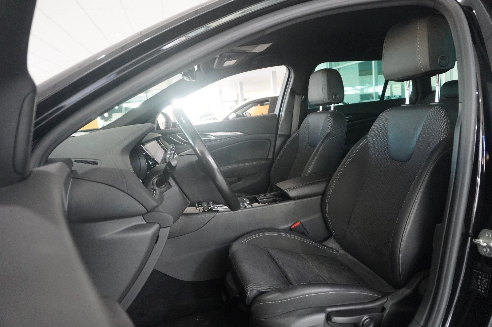 Fahrzeugabbildung Opel Insignia B ST 2.0D ELEGANCE NAVI/LED/KAMERA/HUD