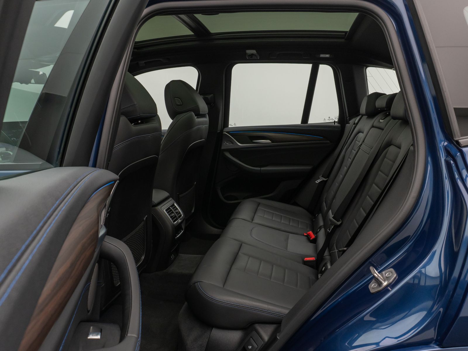 Fahrzeugabbildung BMW iX3 Impressive M Sport Panorama 360°HUD DAB H/K