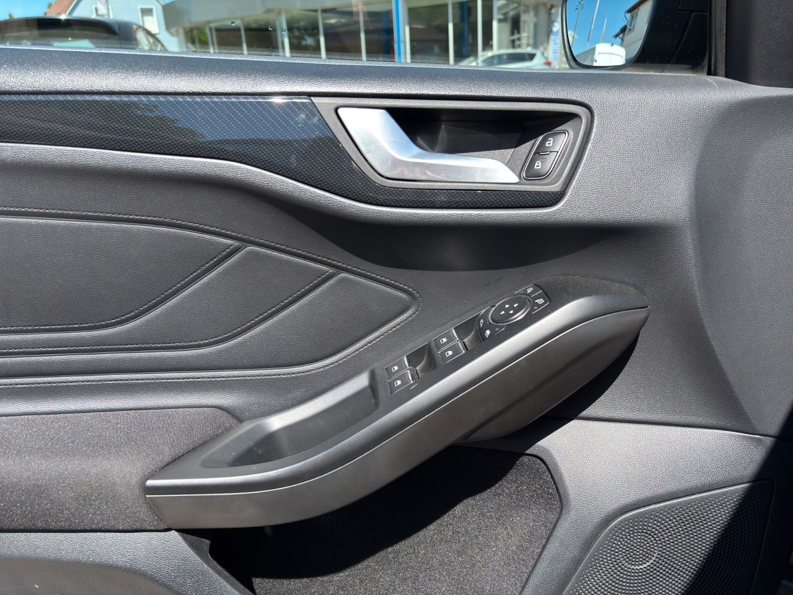 Fahrzeugabbildung Ford Focus Turnier ST-Line | LED | Winter