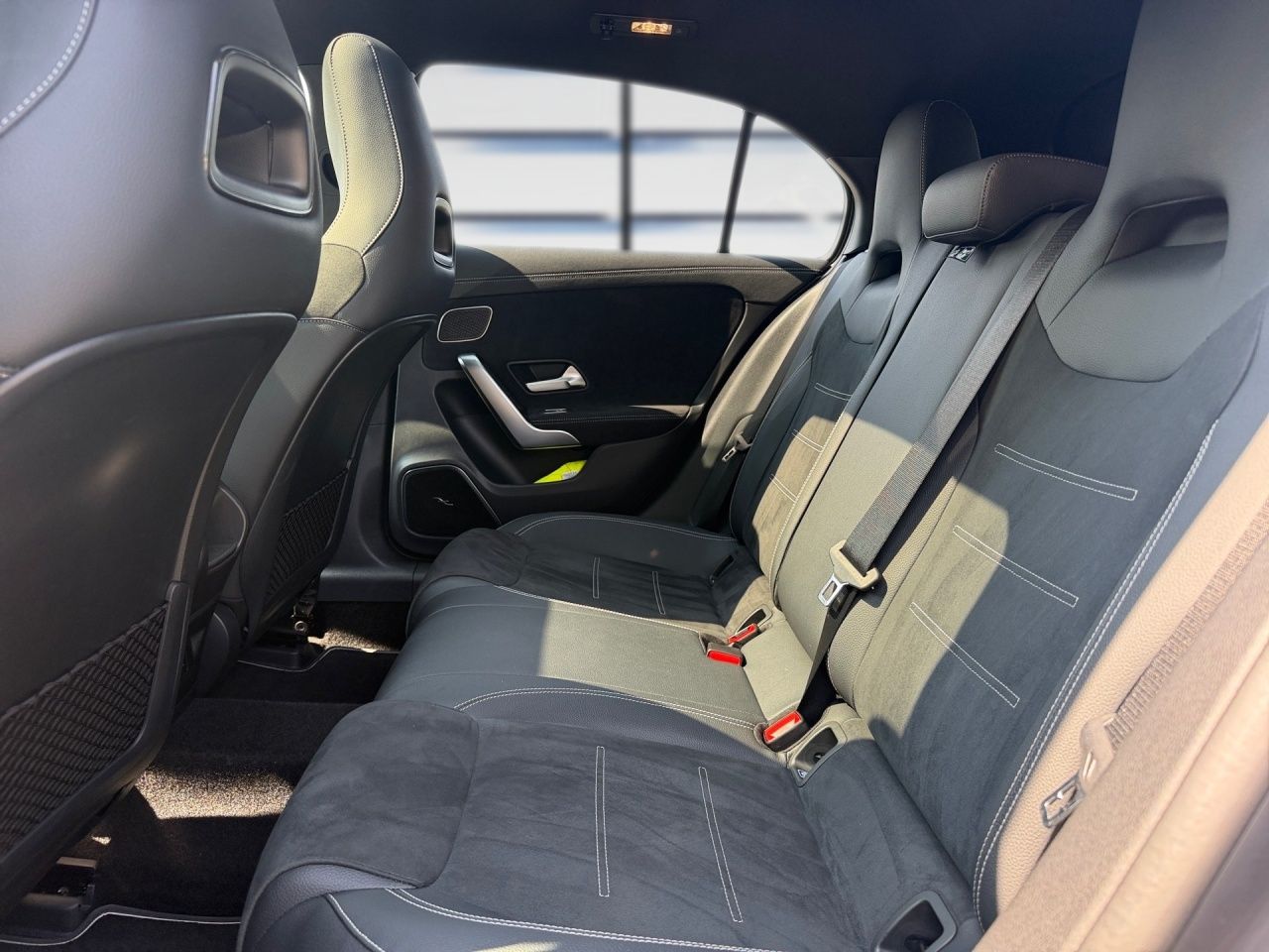 Fahrzeugabbildung Mercedes-Benz A 250 e AMG+PANO+NIGHT+STNHZ+DIS+MULTIB+BUR+SHZ