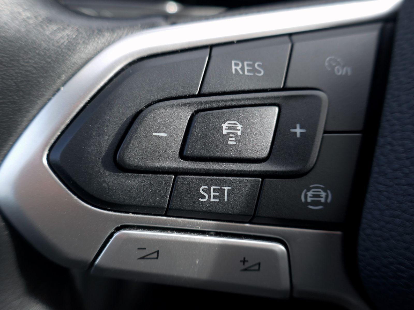 Fahrzeugabbildung Volkswagen Golf VIII Active 2.0 TDI DSG | LED AHK RFK ACC