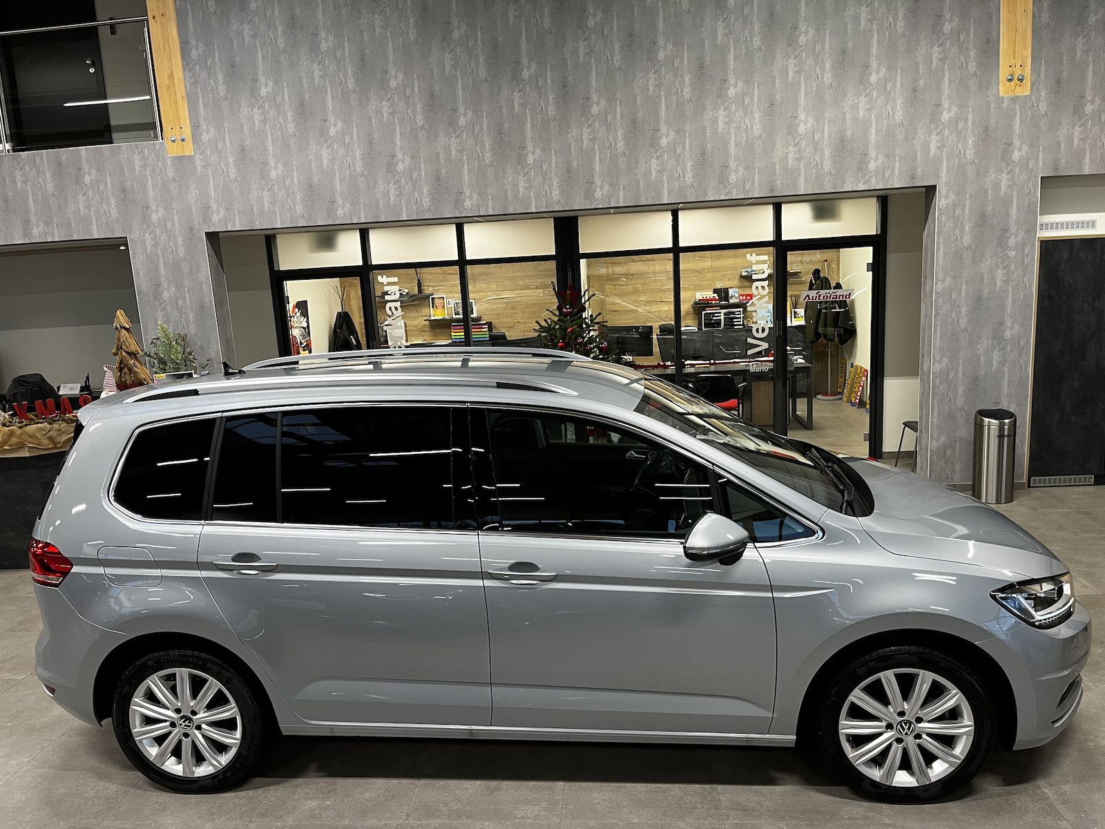 Volkswagen Touran Highline 1.5 TSI DSG Nav LED ACC Side Kam imagem 2