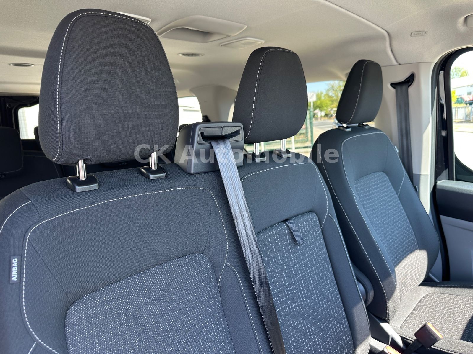 Fahrzeugabbildung Ford Transit Custom Kombi 320 L2 AWD Trend/9 Sitze