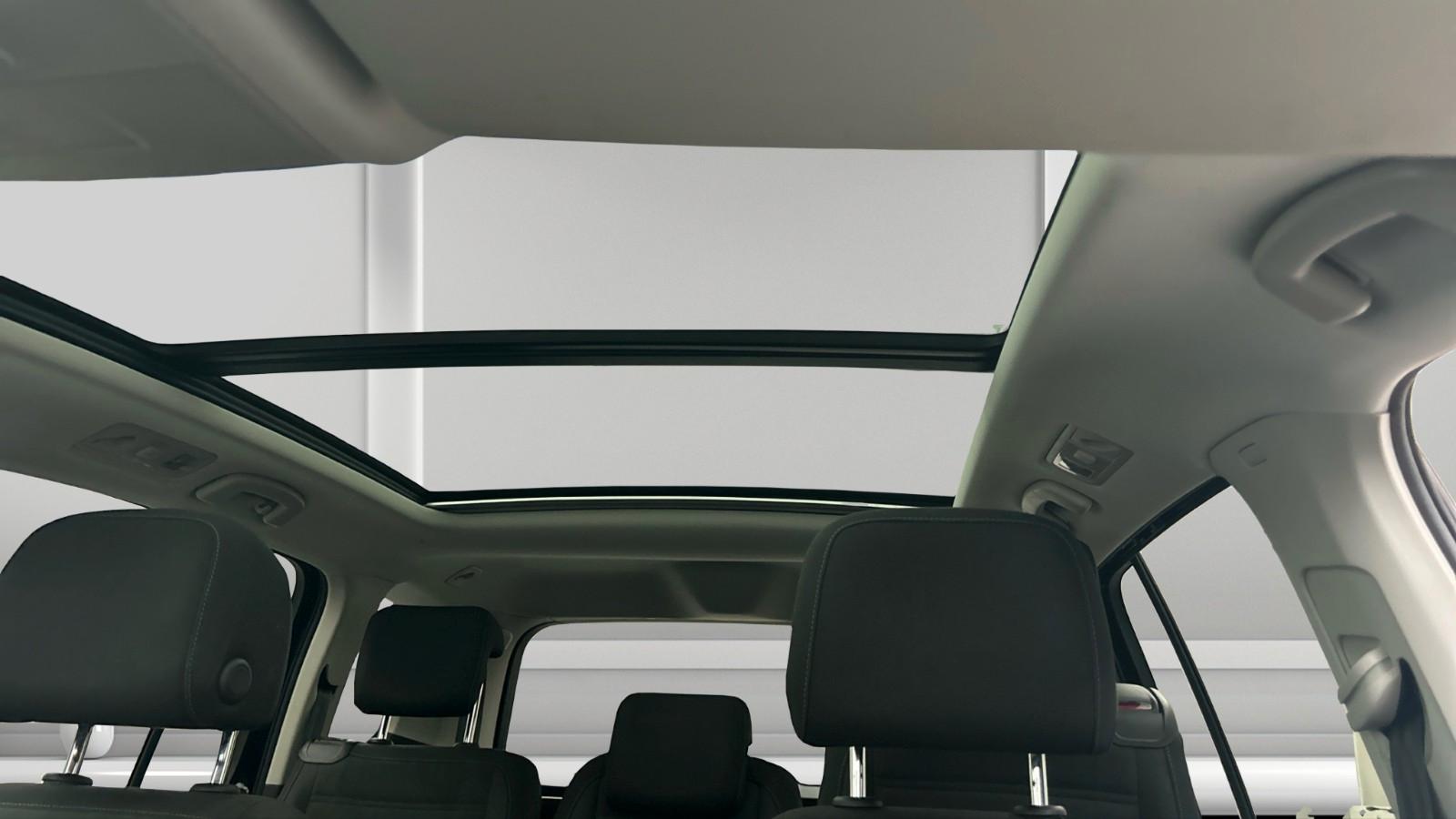 Volkswagen Touran R-Line High.7Sitze Navi Cockpit Pano.RFK AHK ACC, миниатюра 7