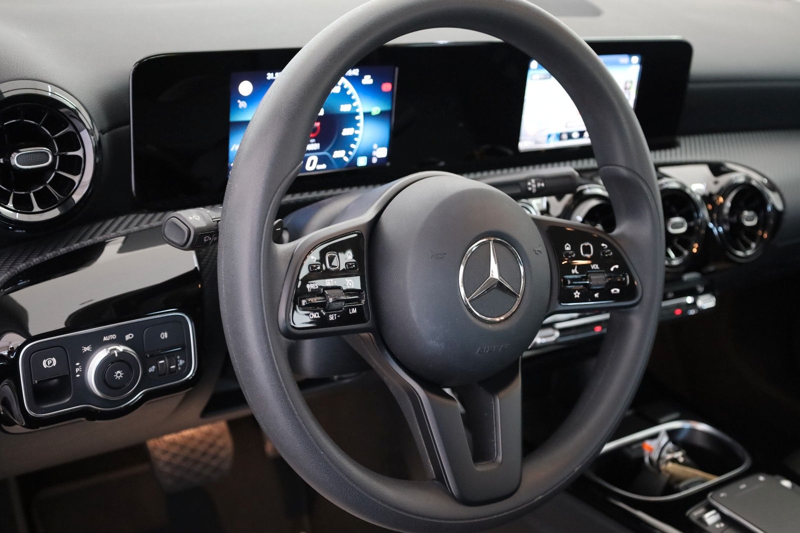 Fahrzeugabbildung Mercedes-Benz A 200 DTC Navi,SH,Park-Paket,Apple CarPlay