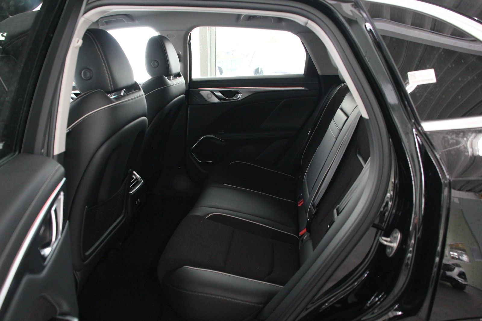 Fahrzeugabbildung GWM Wey 05 PHEV AWD Premium