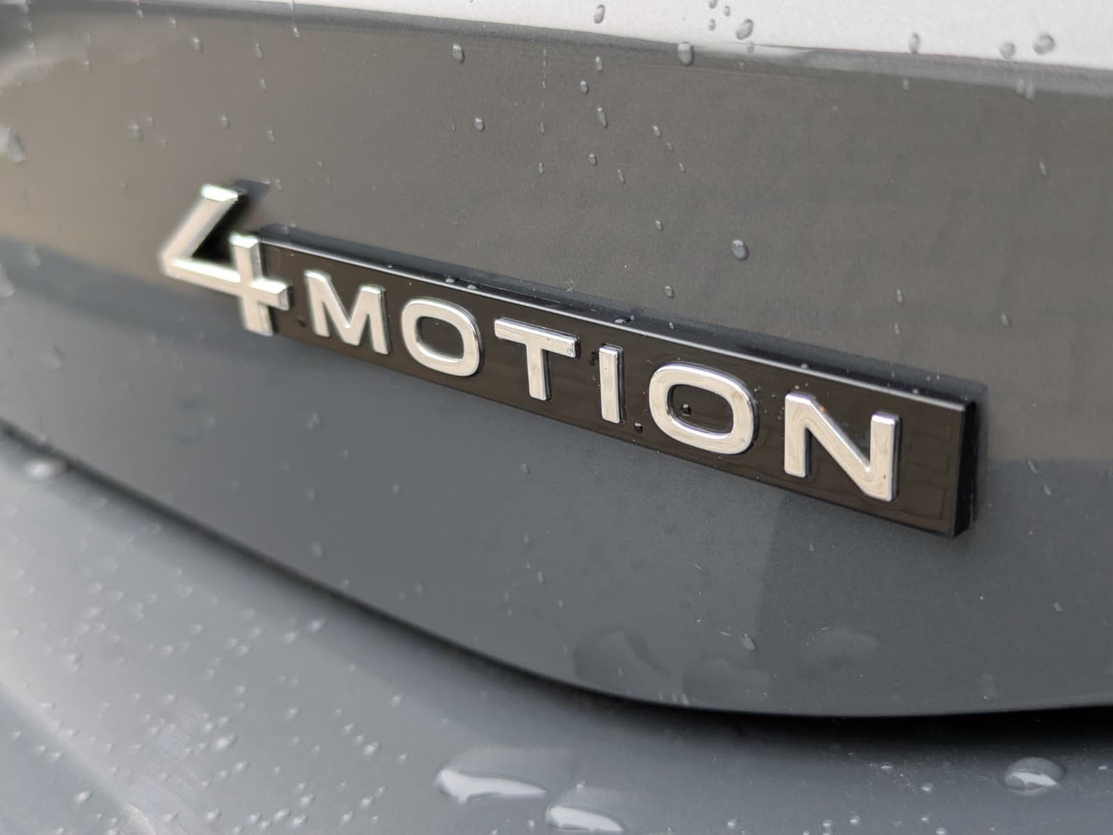 Fahrzeugabbildung Volkswagen Tiguan 2.0 TDI 4M R-Line PANO*H&K*AHK*MATRIX*20"