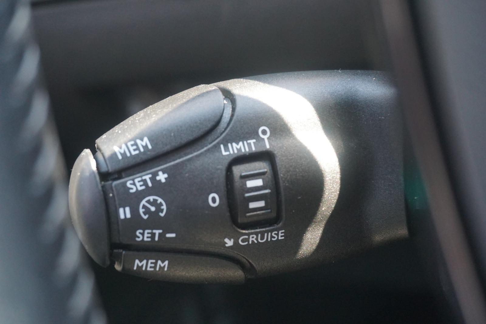 Peugeot 2008 1.2 PureTech Allure Pack LED Navi Kamera, миниатюра 21