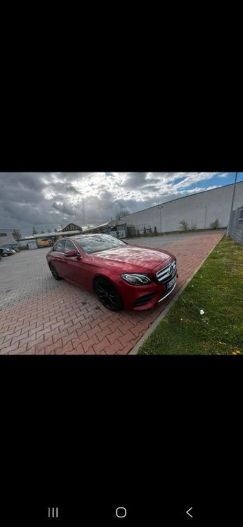 Image of Mercedes-Benz E 220