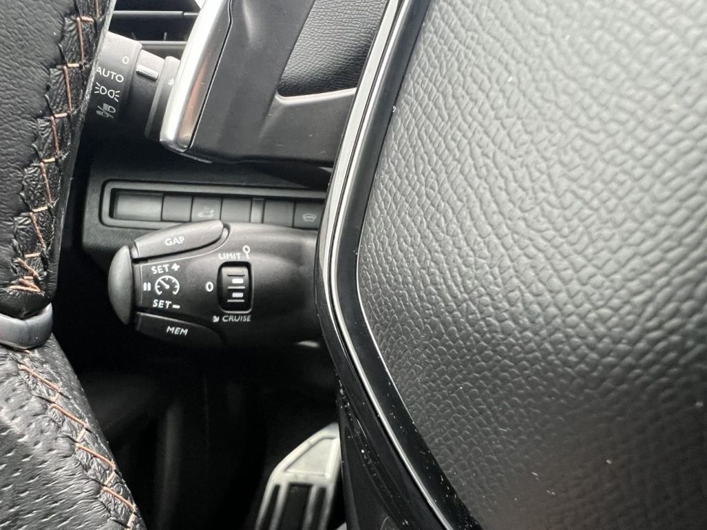 PEUGEOT 3008 GT-Line, ESP,NAVI,LED,LEDER,SHZ,AHK,PANO PEUGEOT 3008 GT-Line, ESP,NAVI,LED,LEDER,SHZ,AHK,PANO