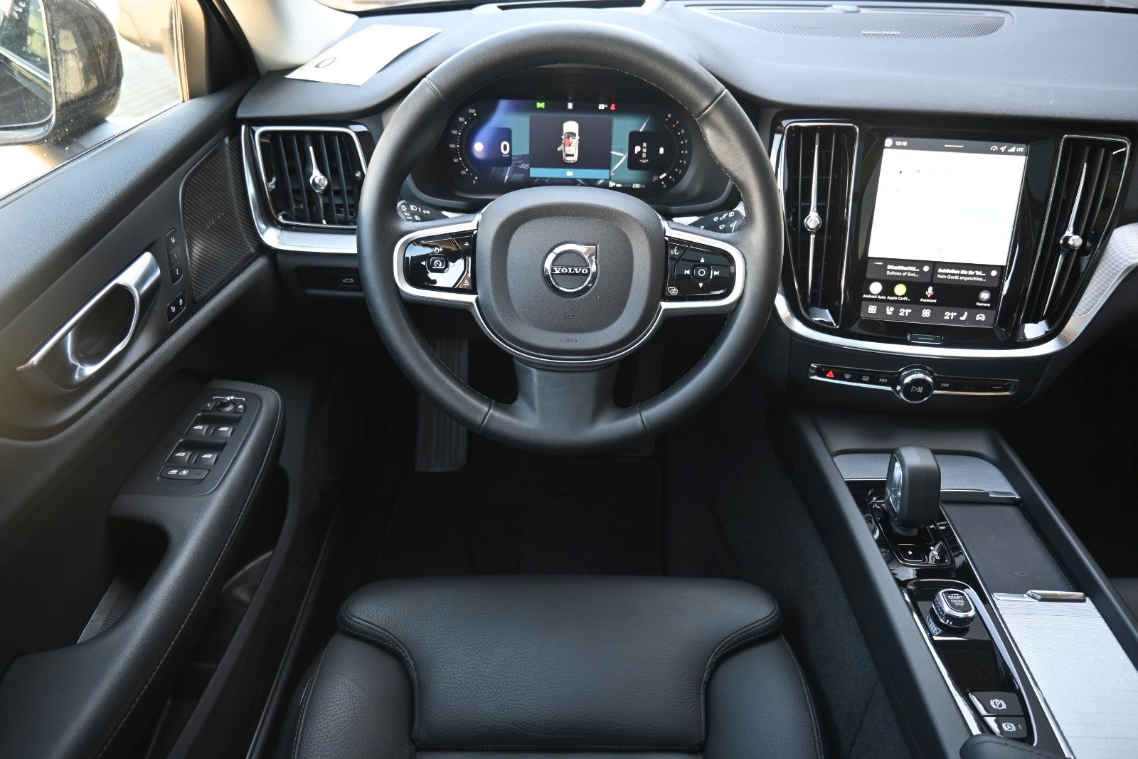 Fahrzeugabbildung Volvo V60 B4 DKG Plus Dark*HuD*PANO*360°*ACC