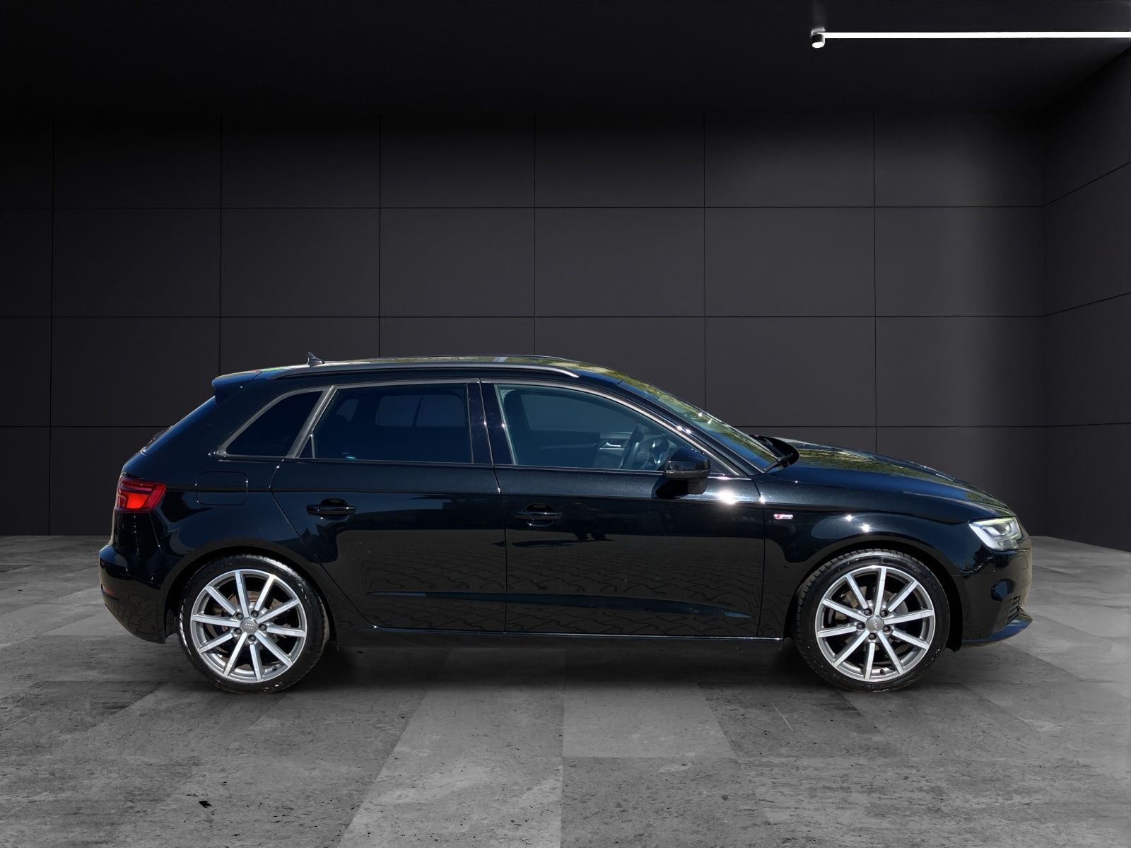 Fahrzeugabbildung Audi A3 Sportback TFSI sport  S-tronic LED NAVI ACC B