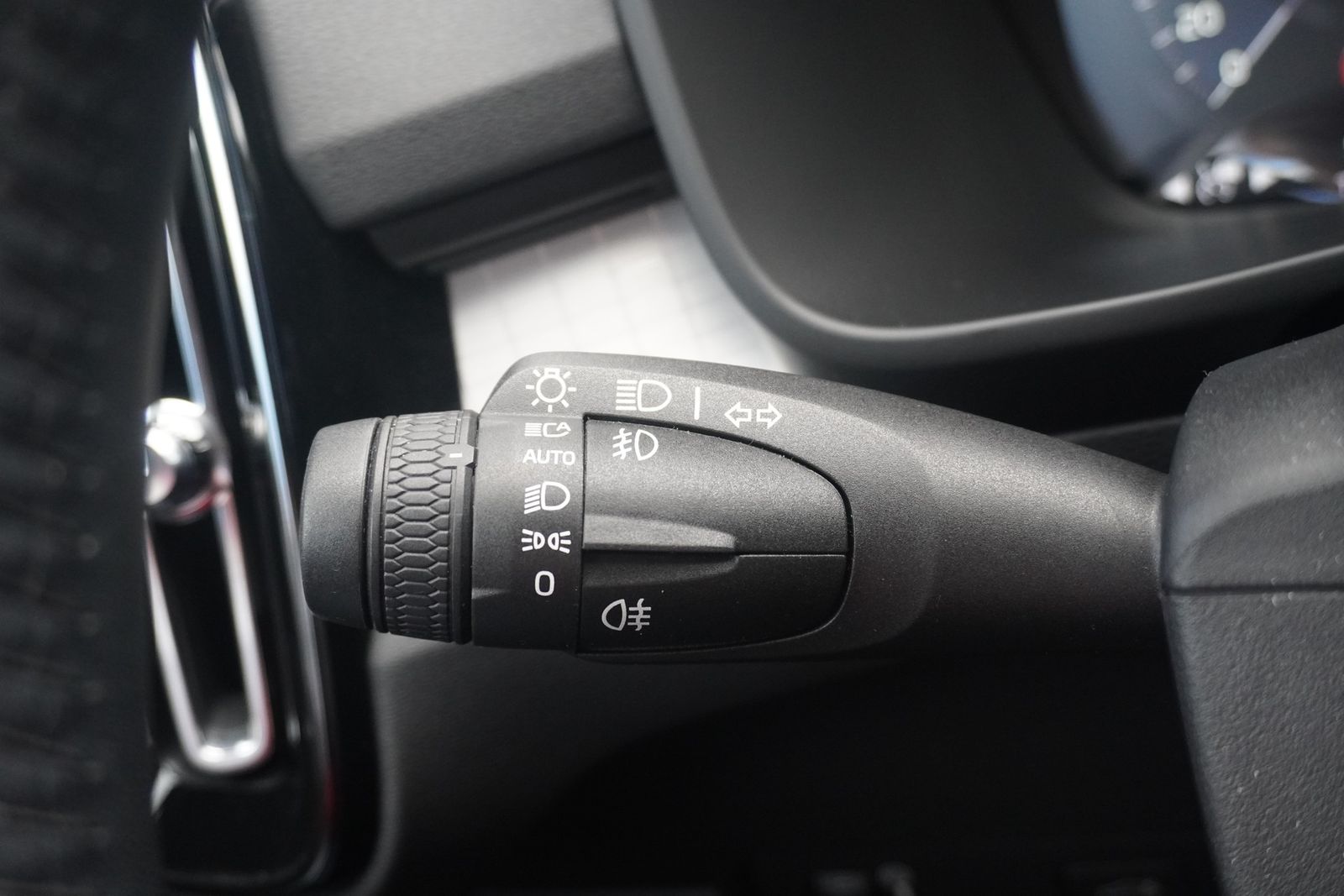 Volvo XC40 2.0 Momentum AWD Aut LED 360° Panorama Navi foto 23
