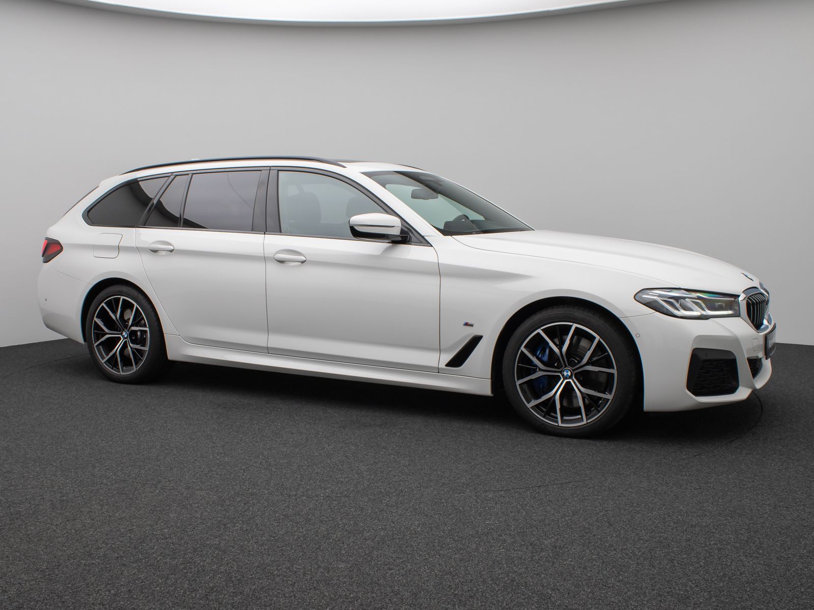 Fahrzeugabbildung BMW 540d xD M Sport Panoram Kamera Laser HUD H/K 19"