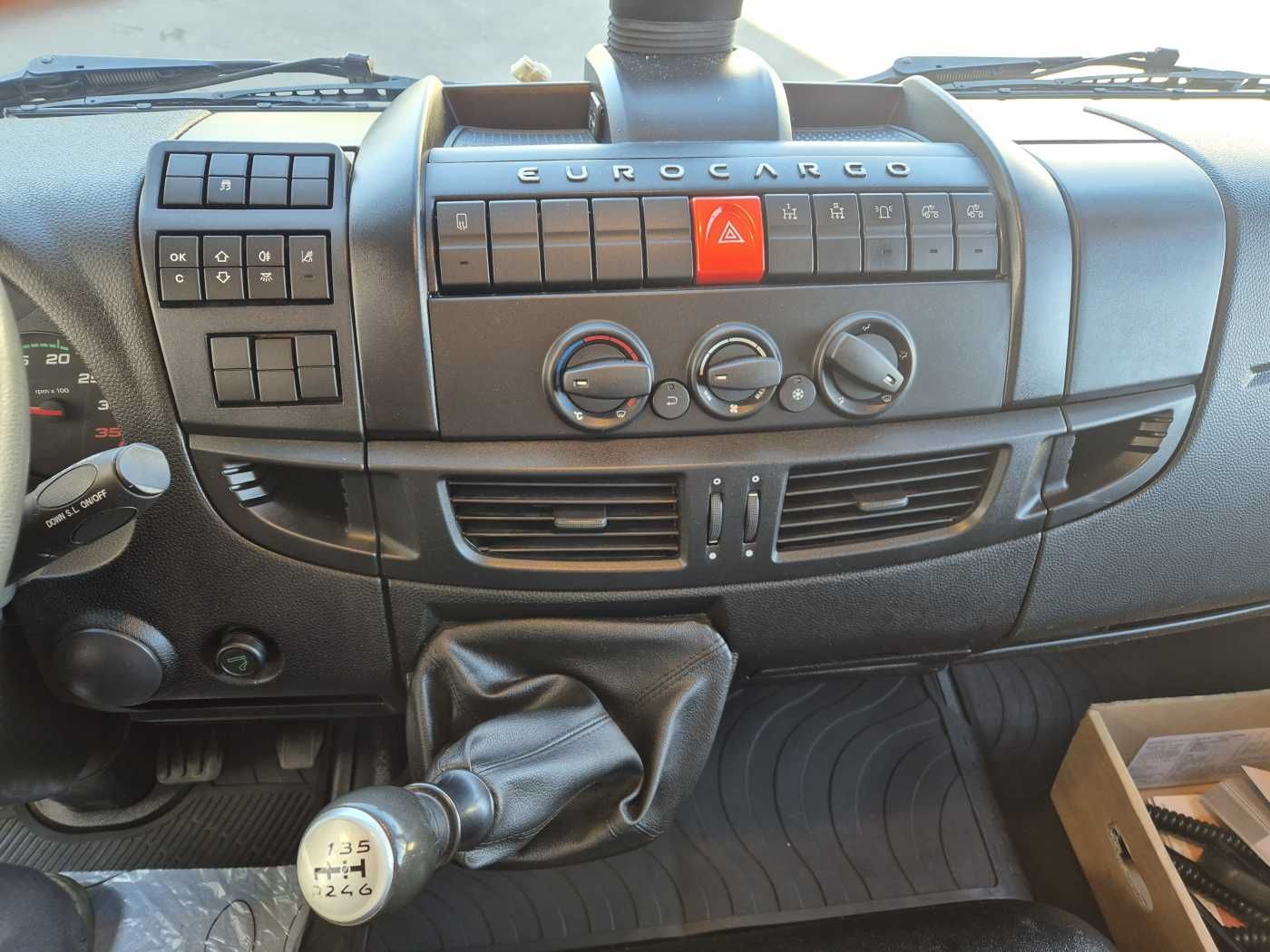 Fahrzeugabbildung Iveco Eurocargo ML140E25/P Maschinentransporter Winde