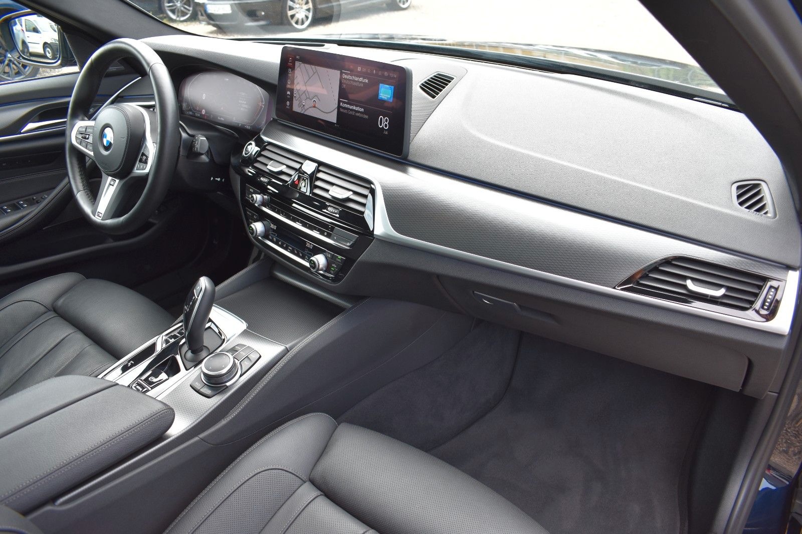 Fahrzeugabbildung BMW 530d Touring xDrive M Sport HUD H&K Pano Integra
