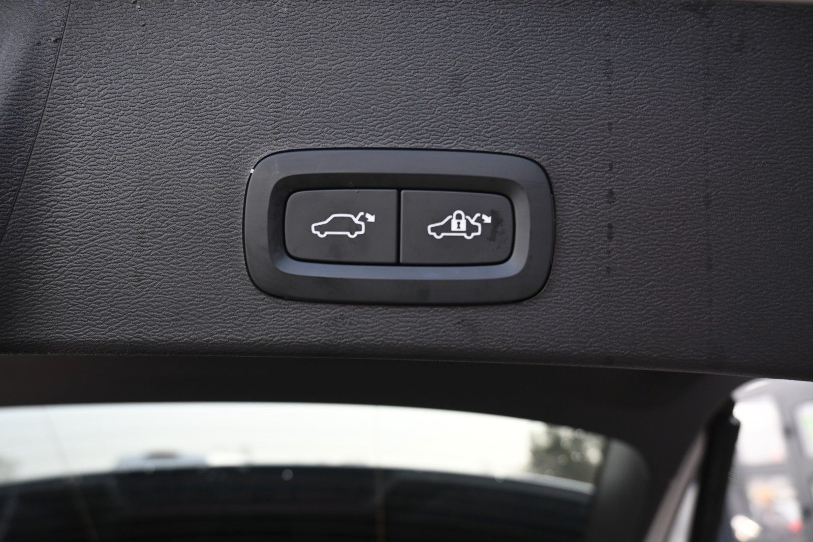 Fahrzeugabbildung Volvo XC40 B3 DKG Plus Black Edition*FSHZG*360*H&K*ACC