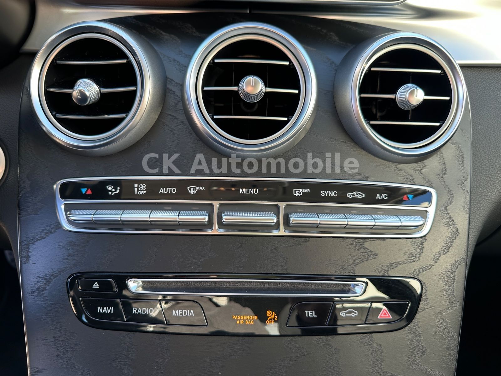 Fahrzeugabbildung Mercedes-Benz C 200 CGI Lim. Avantgarde Autom./Navi/LED/ILS