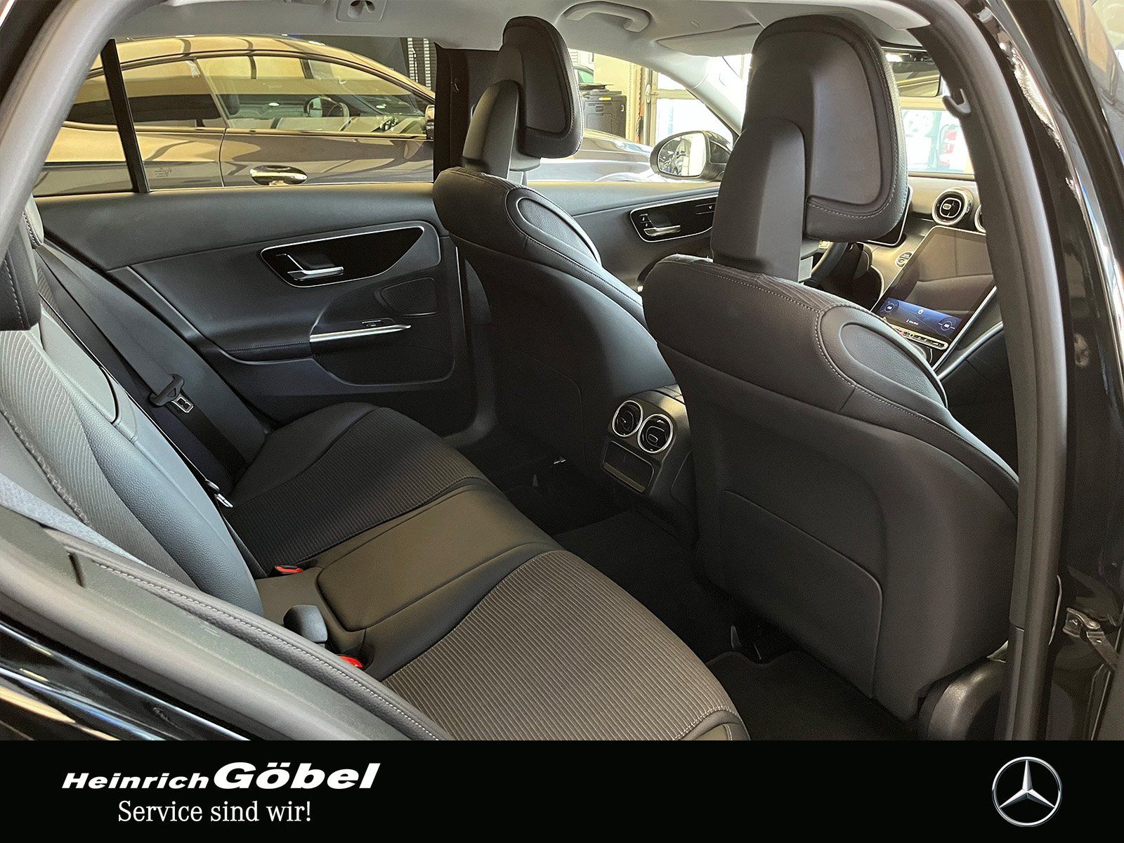Fahrzeugabbildung Mercedes-Benz C 200 T AVANTGARDE+TOTWINKEL+KAMERA+LED+CARPLAY