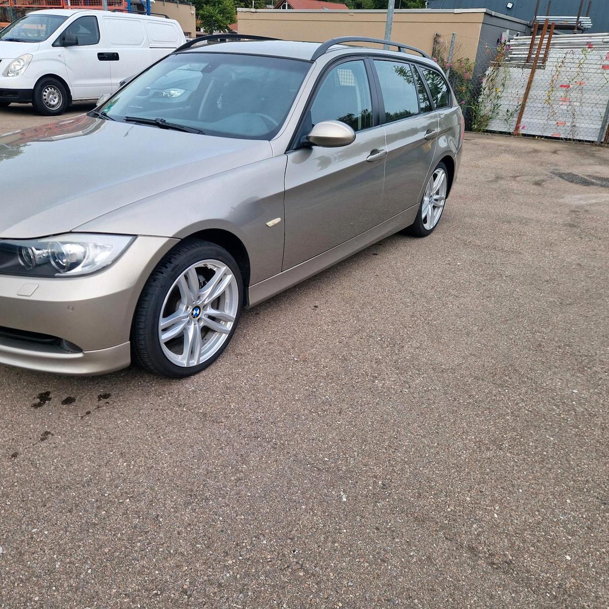 BMW 320 2008 — interior