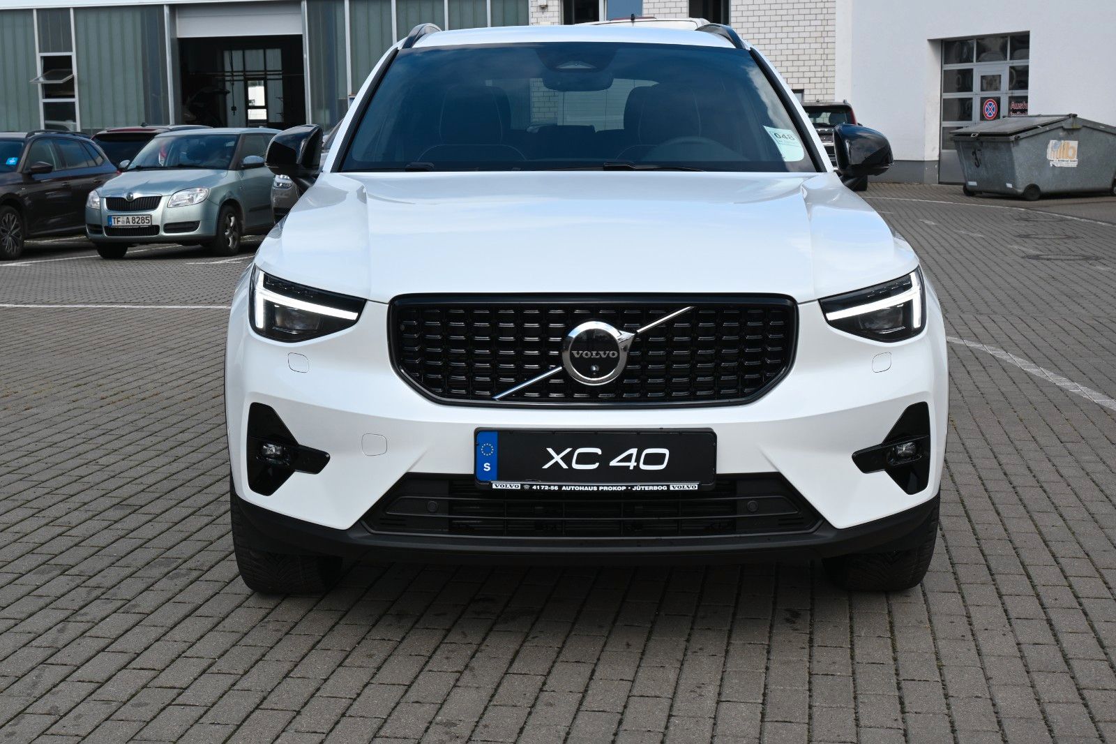 Fahrzeugabbildung Volvo XC40 B4 DKG Plus Dark*FSHZG*360°*ACC*Allwetter