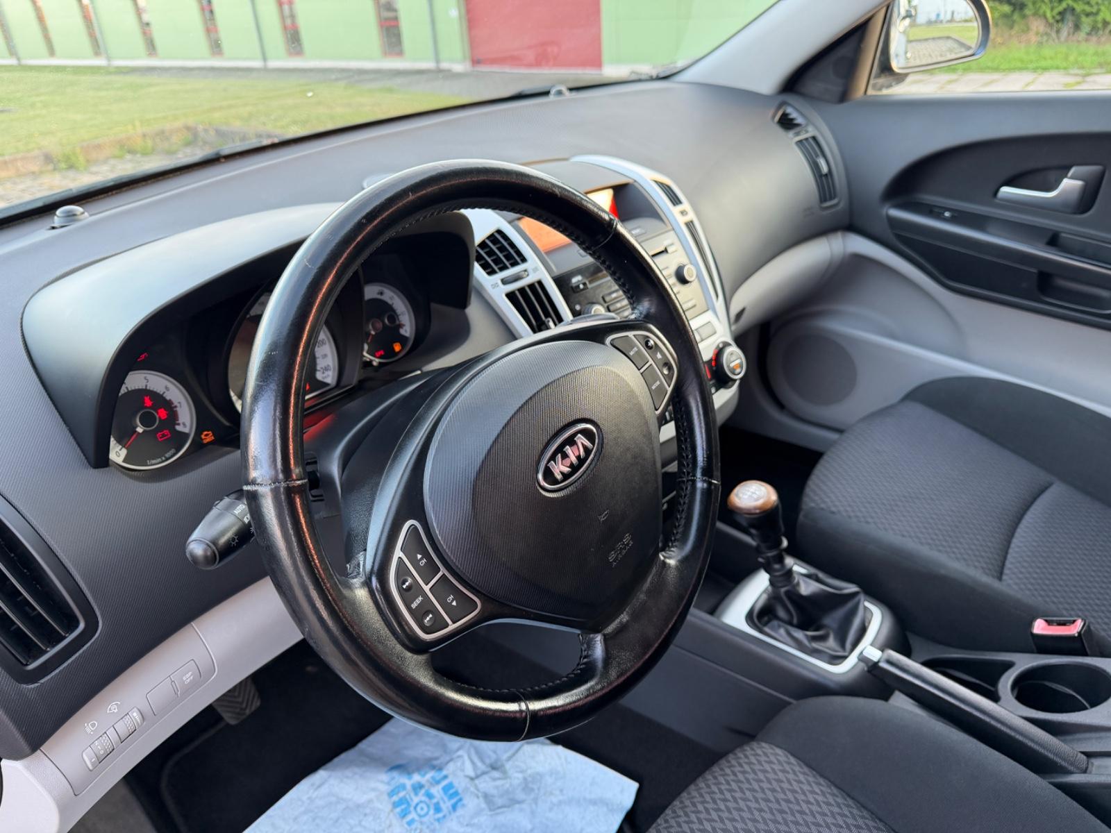 Kia ANDERE Ceed Sportswagon EX