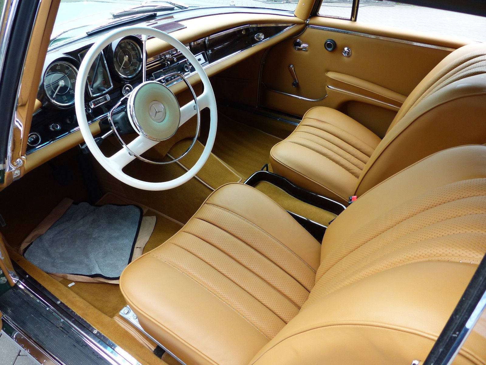 Fahrzeugabbildung Mercedes-Benz 250 SE Cabriolet Conversion