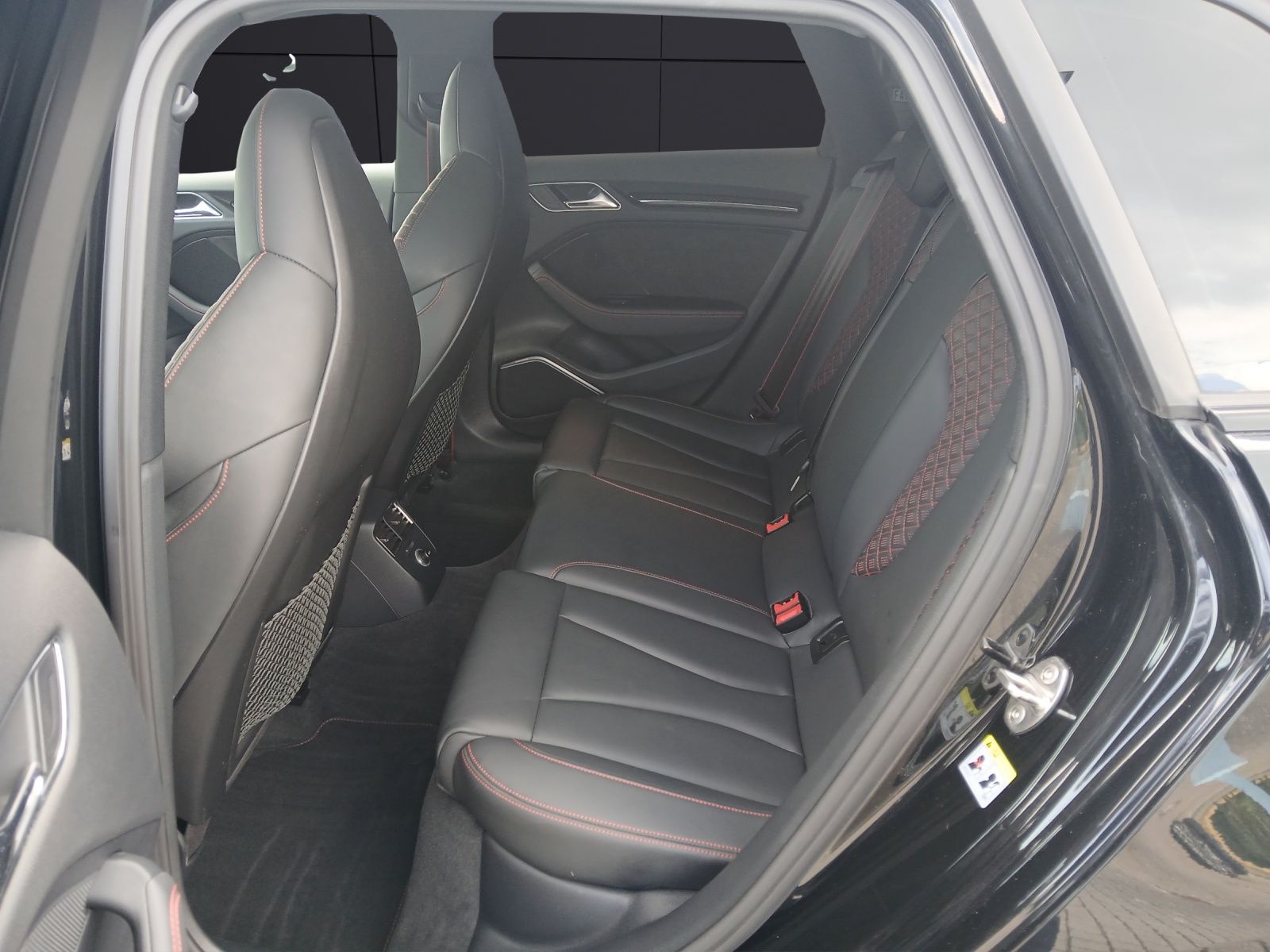 Fahrzeugabbildung Audi RS 3 Sportback quattro S-tronic Matrix Navi AVC