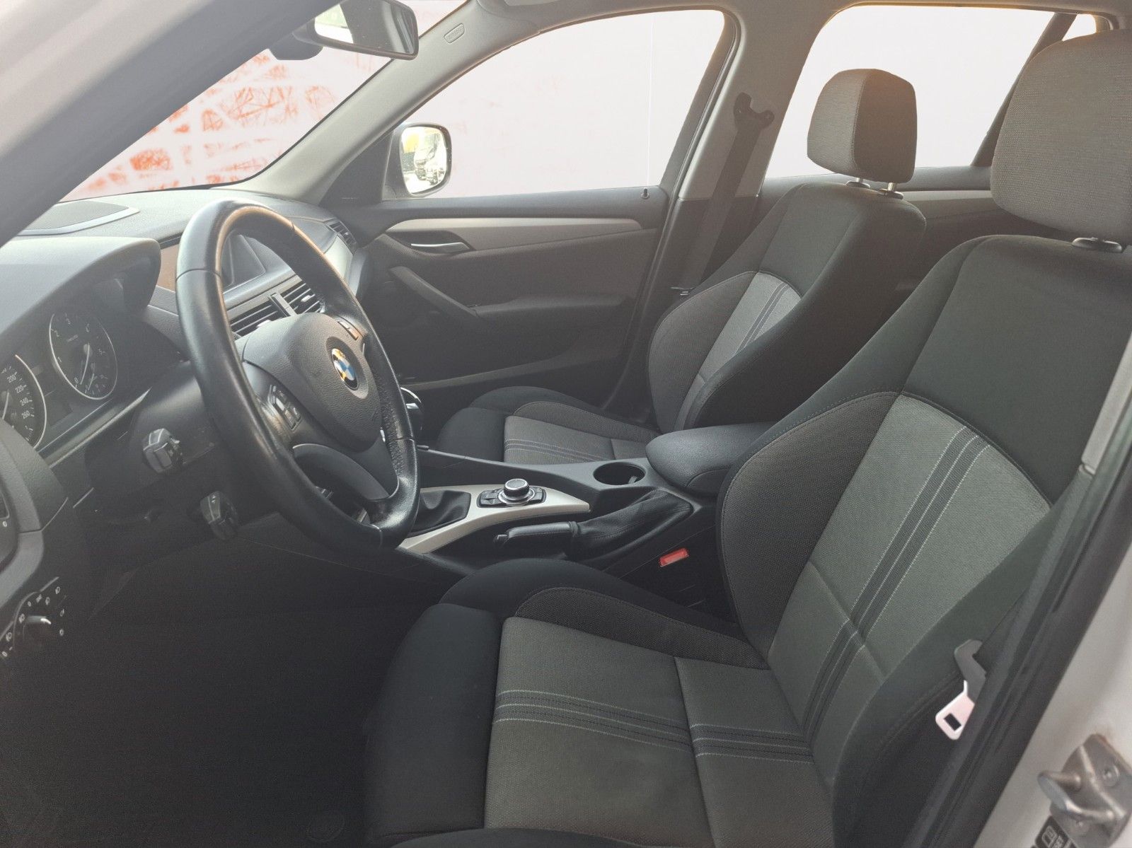 Fahrzeugabbildung BMW X1 Baureihe X1 18d xDrive ! NAVI ! Harman/Kardon