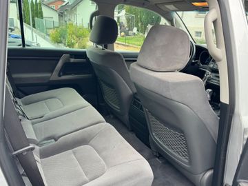 Toyota Land Cruiser - 8