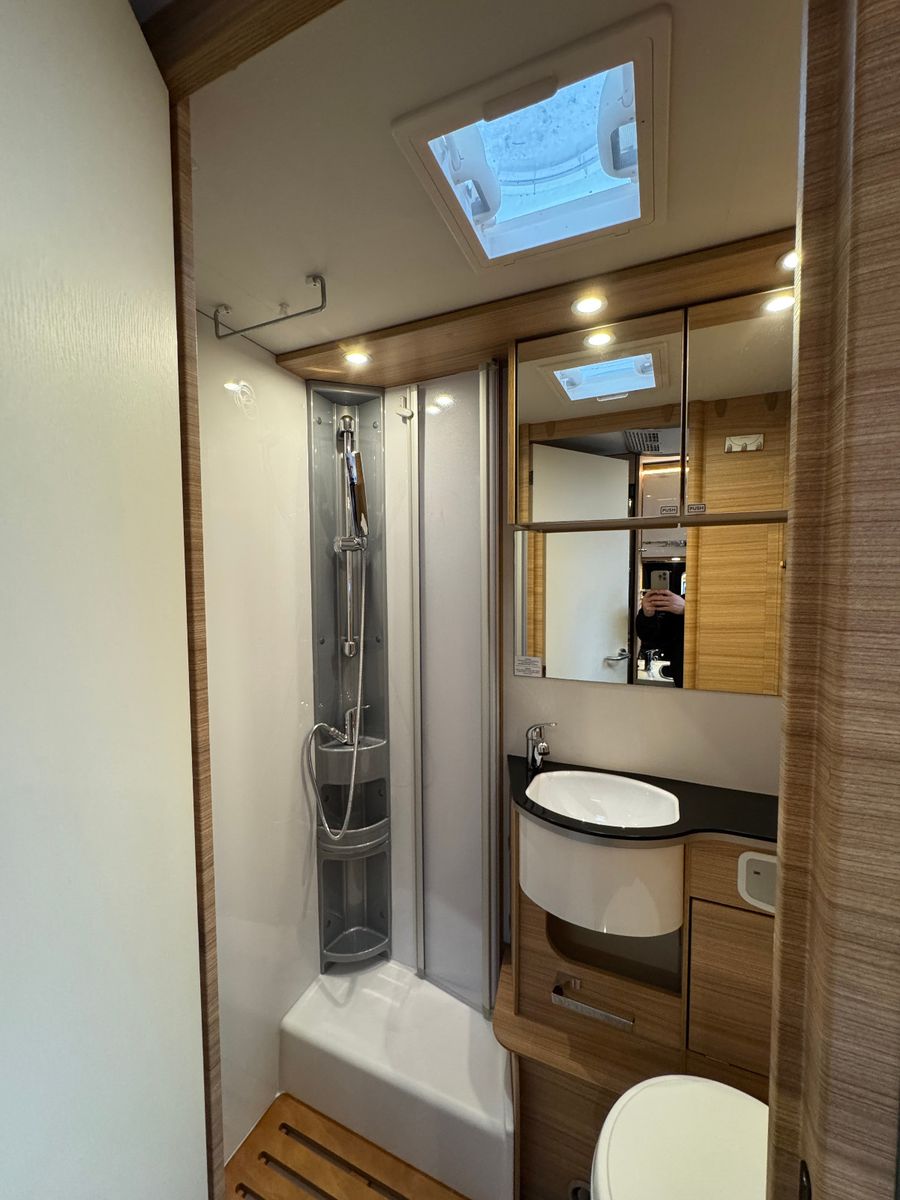 Fahrzeugabbildung Dethleffs Globebus I 006 GT PAKET WHITE 9GT SAT DACHKLIMA