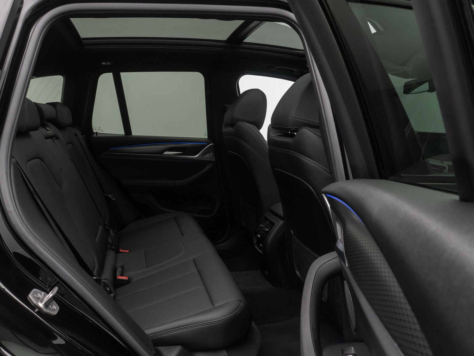 Fahrzeugabbildung BMW X3 xD30i M Sport AHK Kamera DAB HUD Panorama 20"