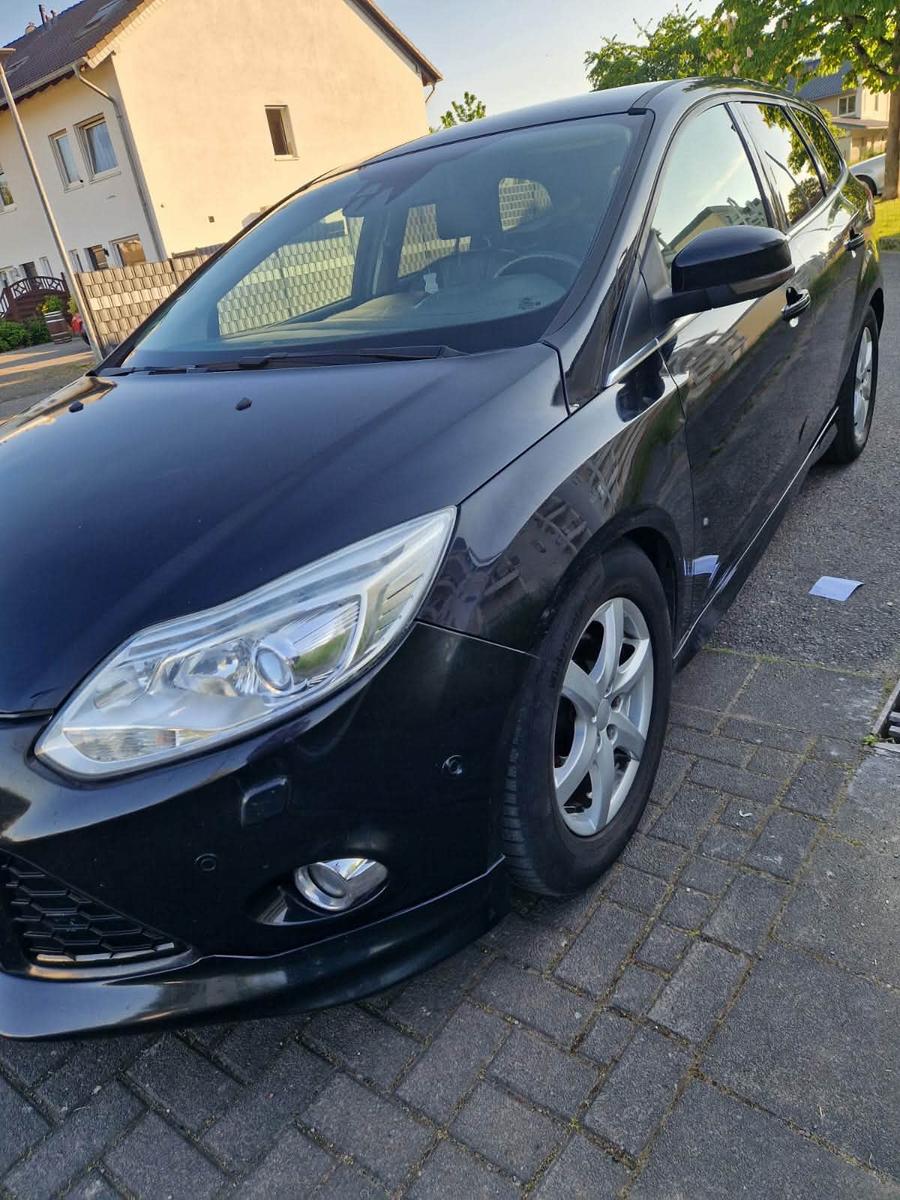 Ford Focus 2013 — interior