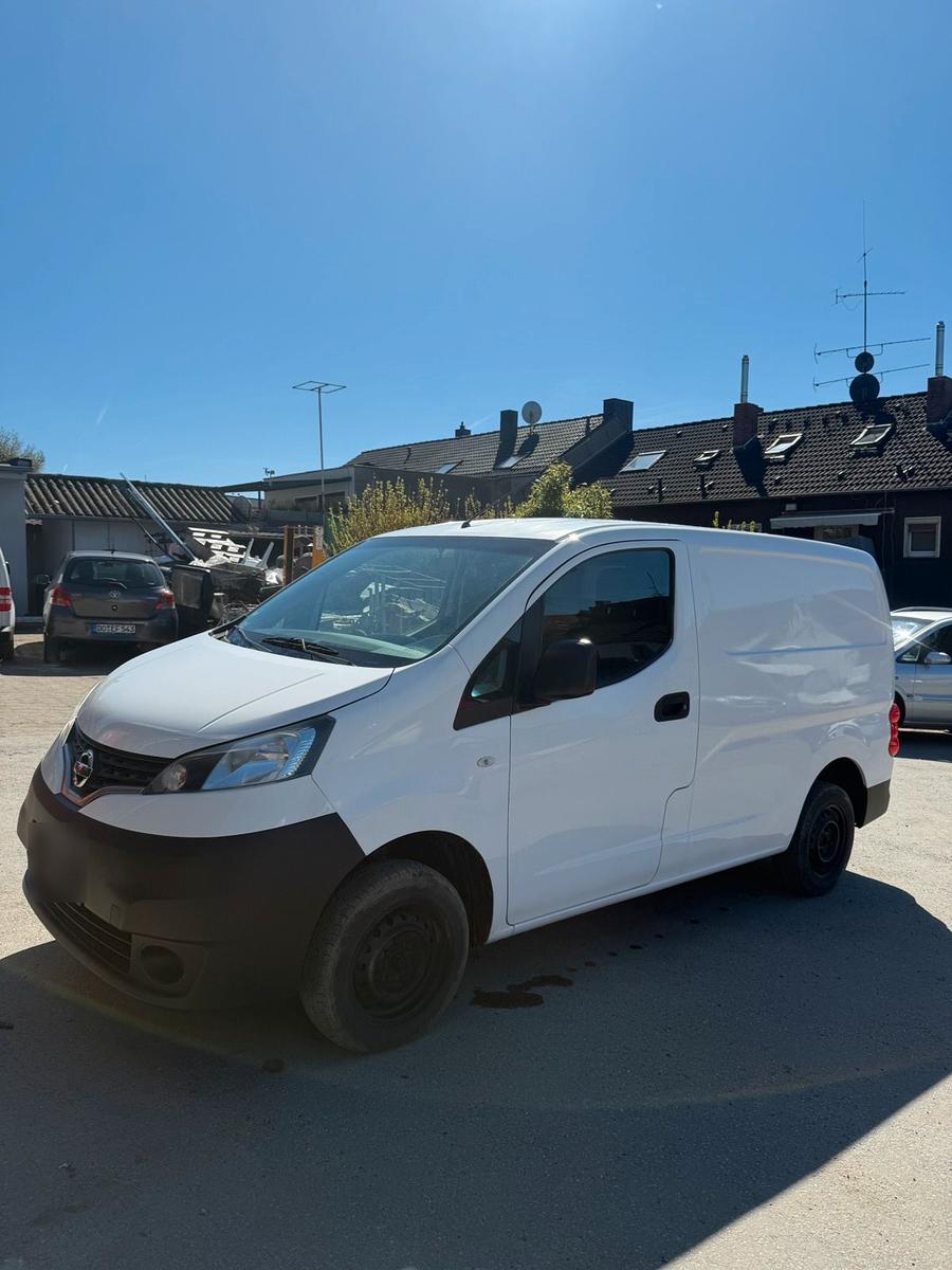 Nissan NV200 2014 — rear view
