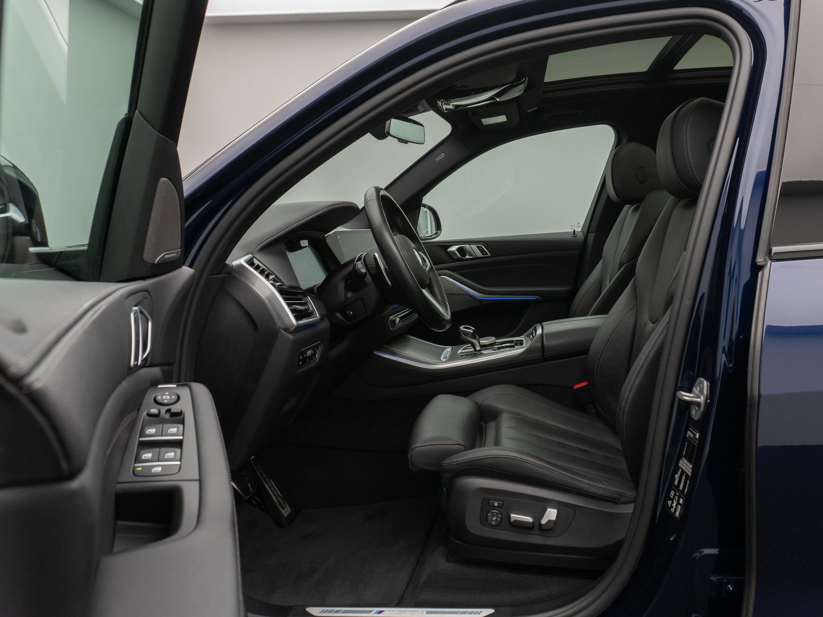 Fahrzeugabbildung BMW X5 M50i Panorama 360° DAB H/K AHK Komfort 22Zoll