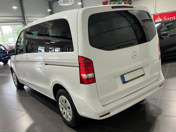 Mercedes V 220 - 2