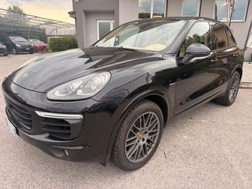 Porsche Cayenne - 1