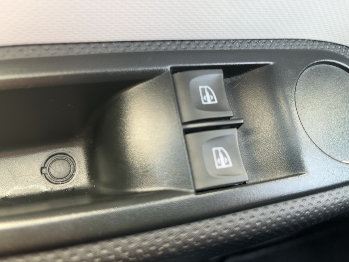 Fahrzeugabbildung Renault Twingo ZEN SCe 65 Klima GJR - mit KI generiert/bearbeitet