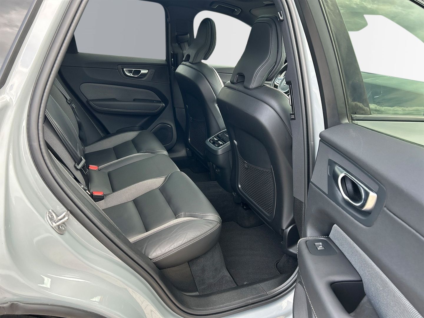 Volvo XC60 B4 Diesel AWD Ultimate Dark 21'' ACC AHK Lu foto 5