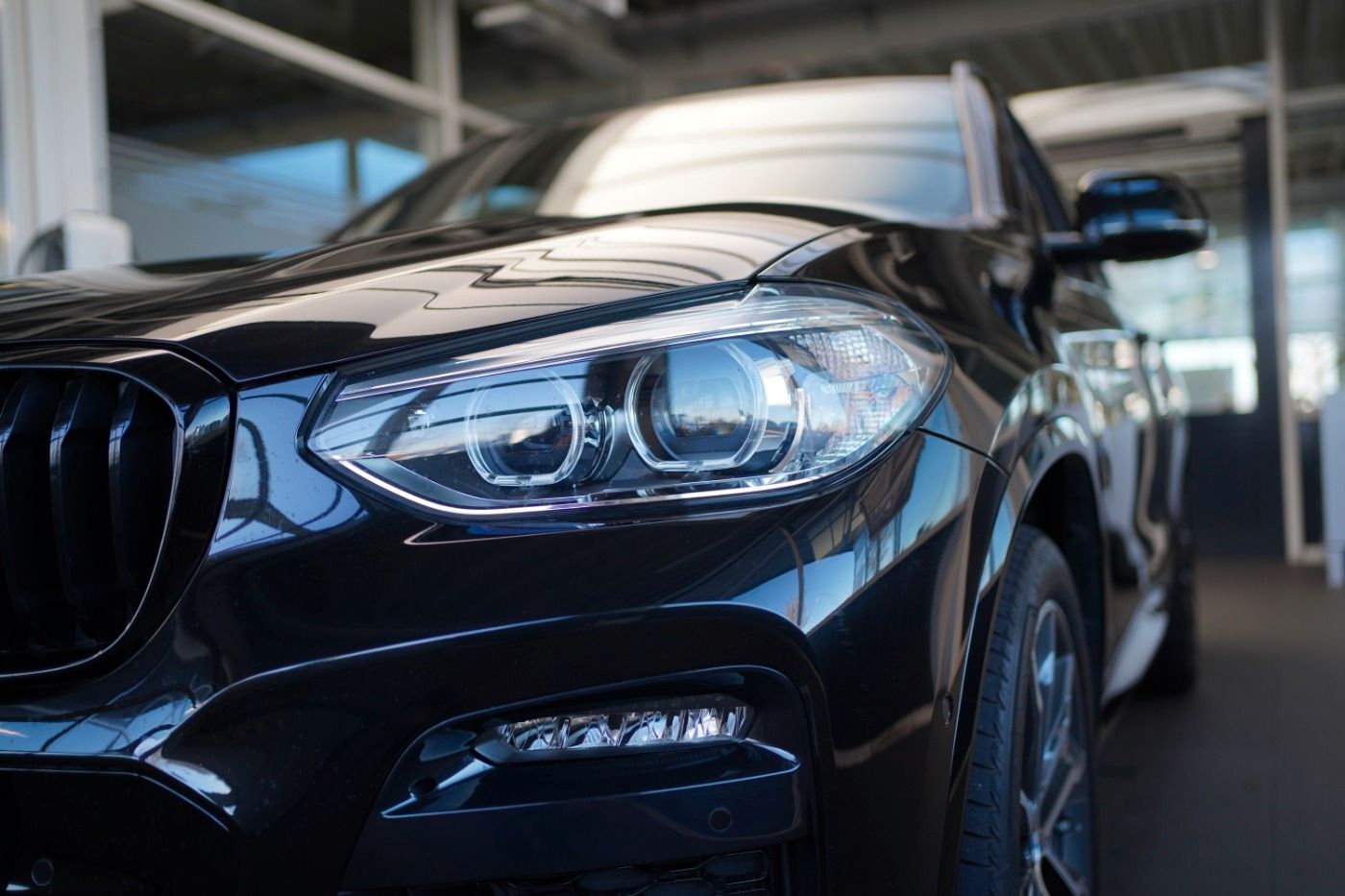 Fahrzeugabbildung BMW X3 20ix M Sport +AHK+ParkingAssis.+Live Cock.Plu