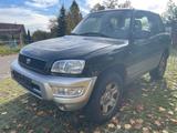Toyota RAV 4 - - gebrauchte Toyota RAV 4 aus dem Jahr 2000