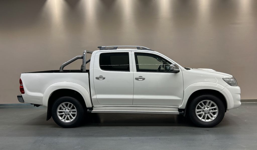Toyota Hilux Double Cab 3.0 d 4x4 *AHK*DACHTRÄGER*NAVI*