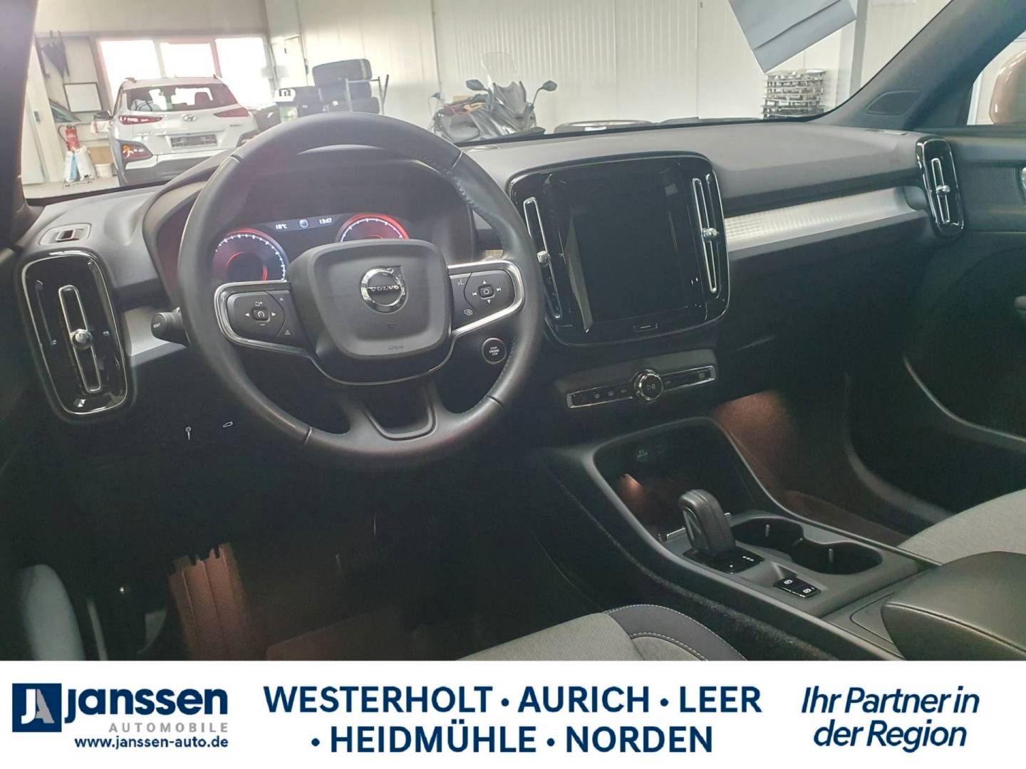 Fahrzeugabbildung Volvo XC40 T3 Geartronic Momentum Pro