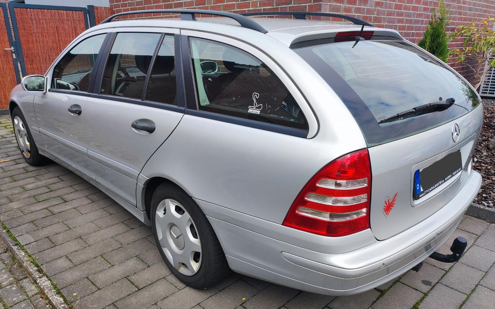 Mercedes-Benz C200 2006 — rear view